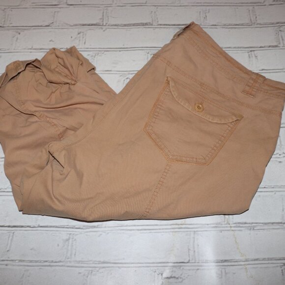 Gloria Vanderbilt Khaki Capri pants size 16W - Picture 2 of 5